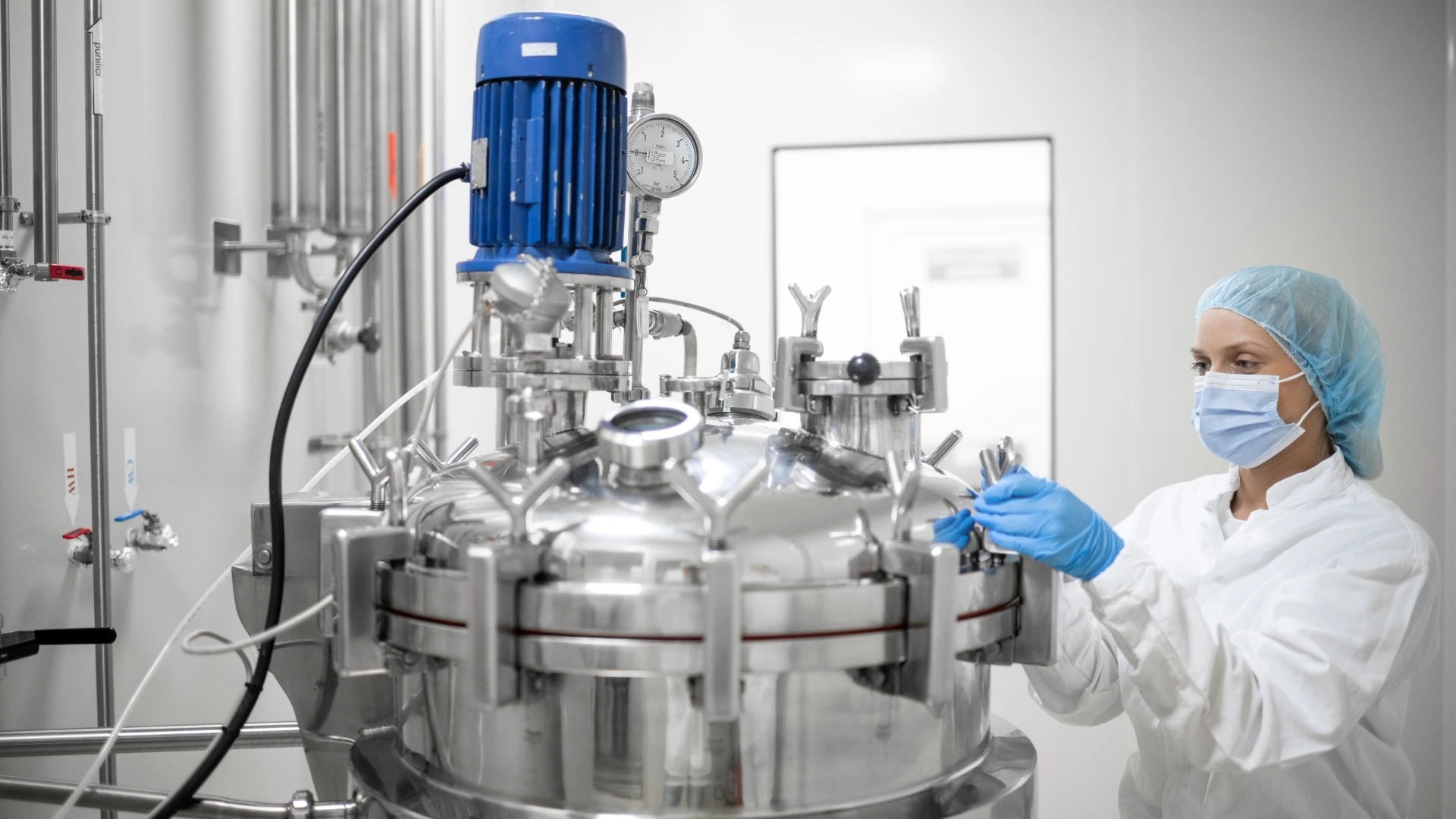 Professional cleaning services in a regulated South Florida laboratory environment